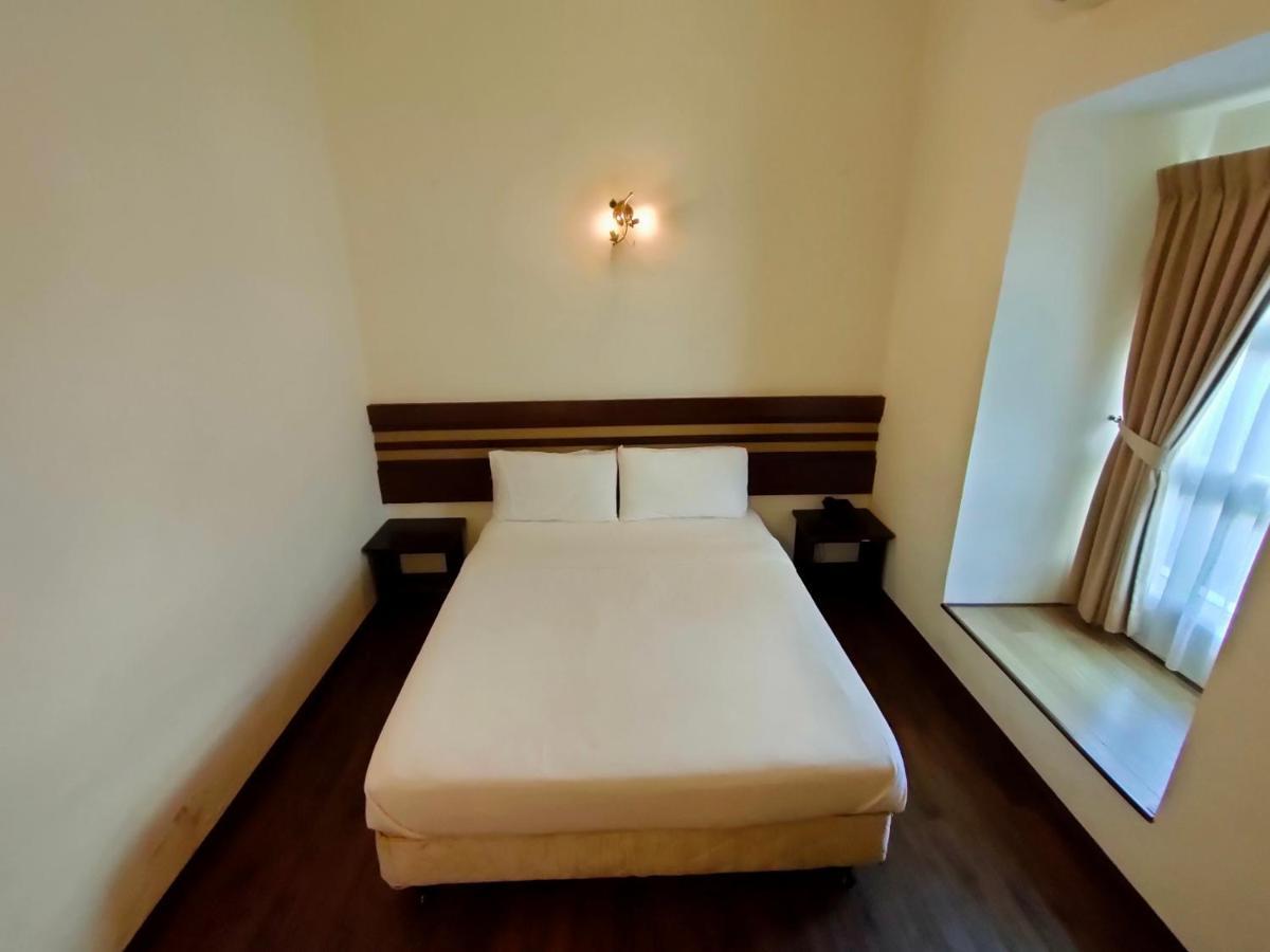 Cozzy Motel Malacca Exteriör bild