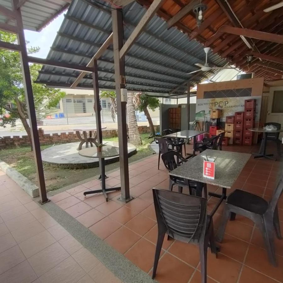 Cozzy Motel Malacca Exteriör bild