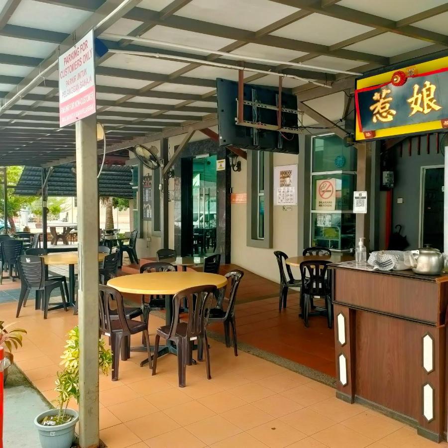 Cozzy Motel Malacca Exteriör bild