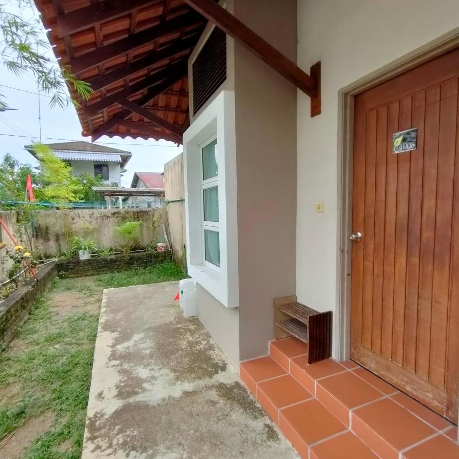 Cozzy Motel Malacca Exteriör bild