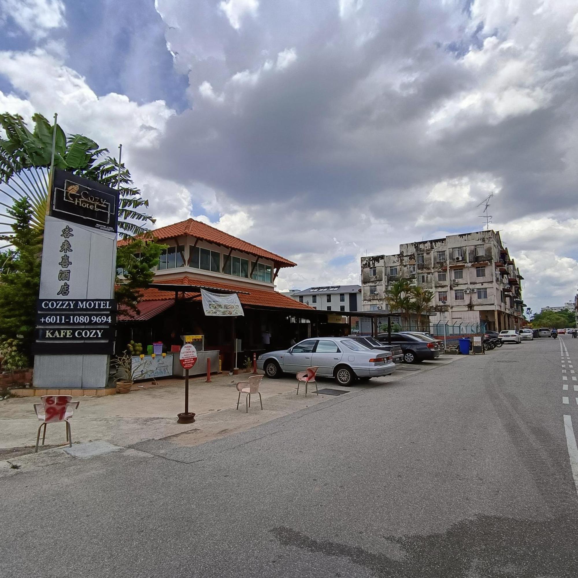 Cozzy Motel Malacca Exteriör bild